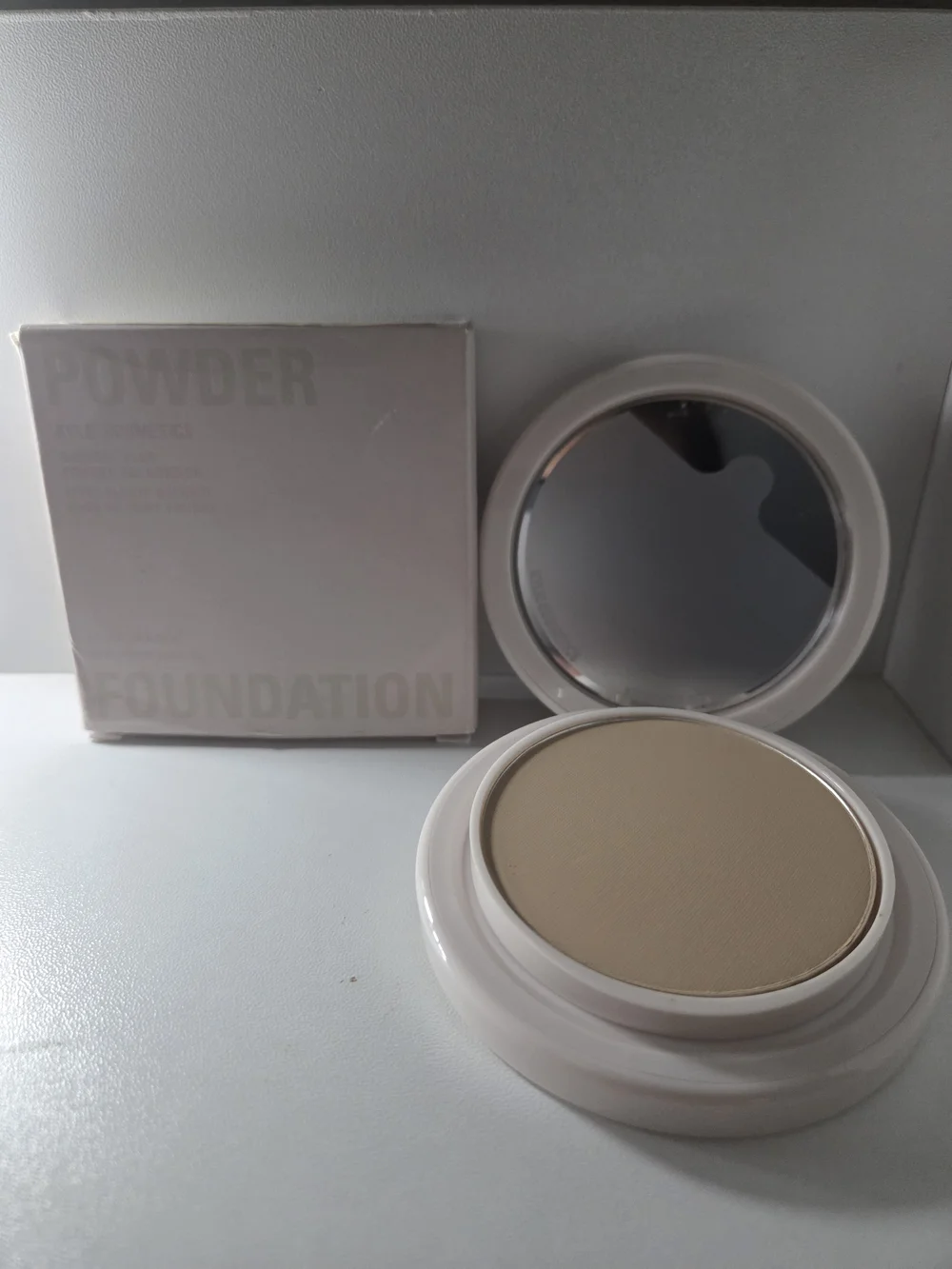 Kylie Cosmetics Pressed Powder Foundation - 3N Natural Beige